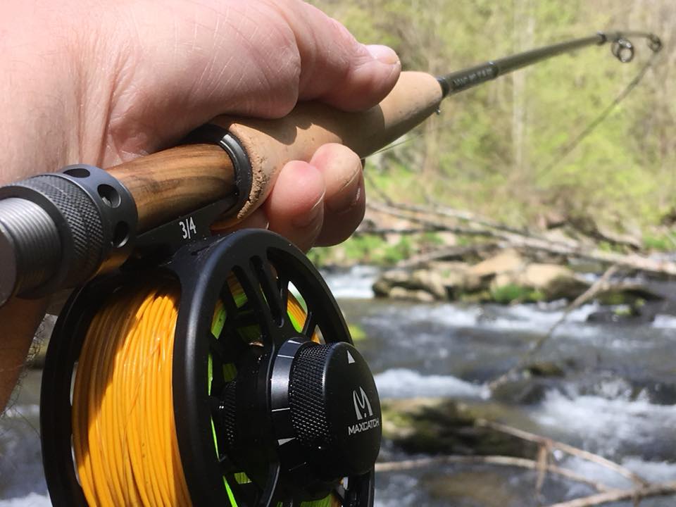 MAXIMUMCATCH Maxcatch Avid Series Best Value Fly Fishing Reel- 1/3, 3/4,  5/6, 7/8, 9/10-5 Color Available (Black Reel+Line Combo, 5/6wt)