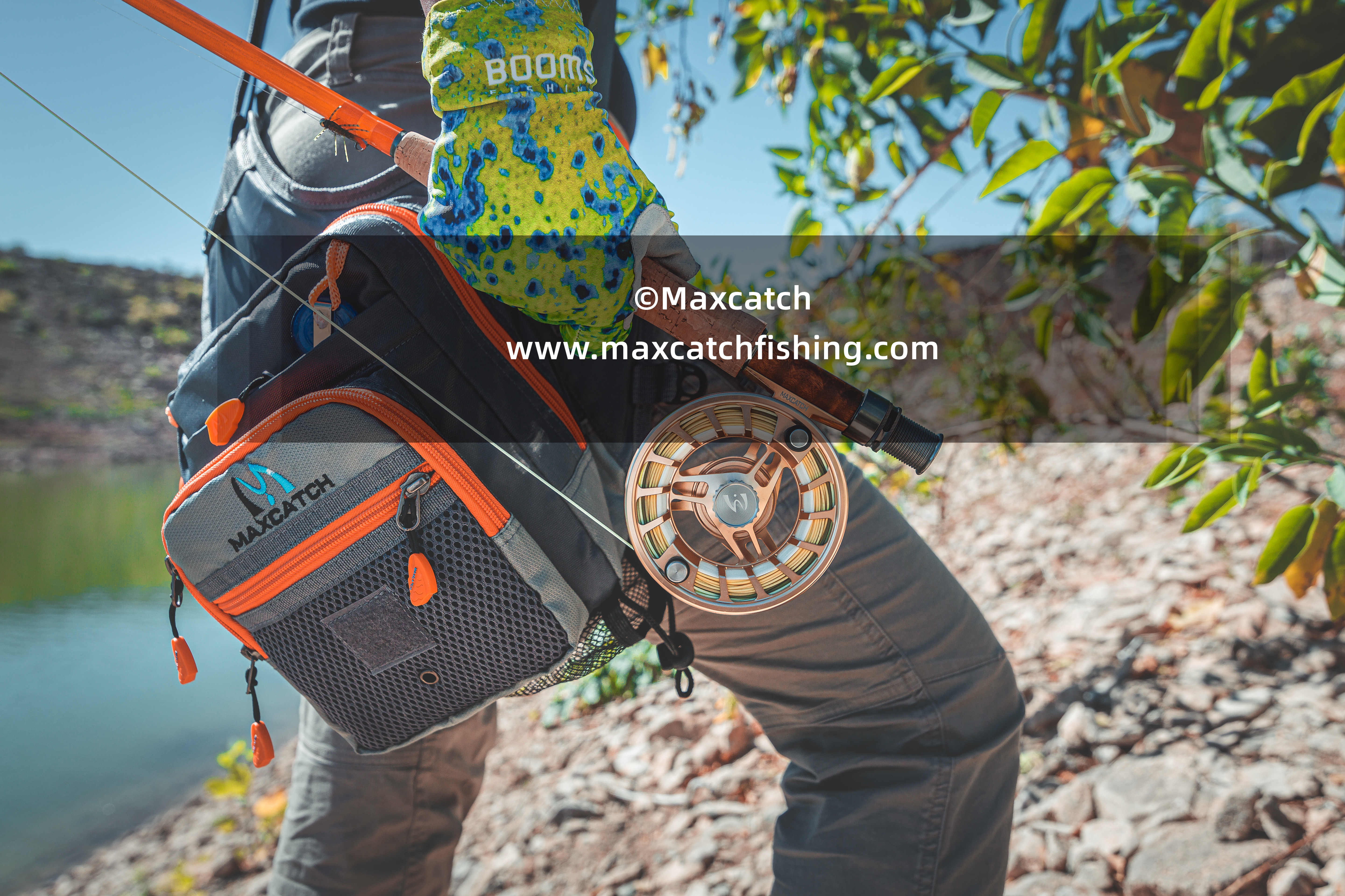  M MAXIMUMCATCH Maxcatch V-Cross Shoulder Bag